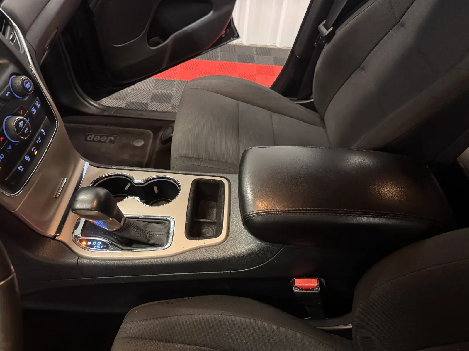 Jeep Grand Cherokee photo 31