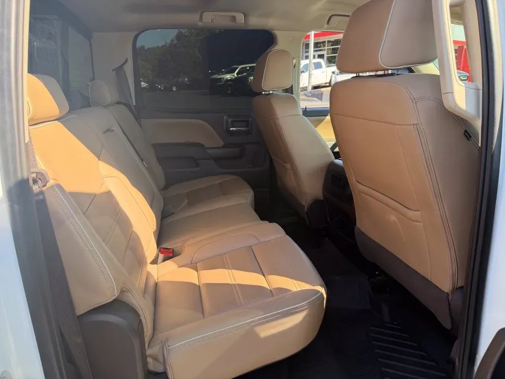 GMC Sierra photo 10