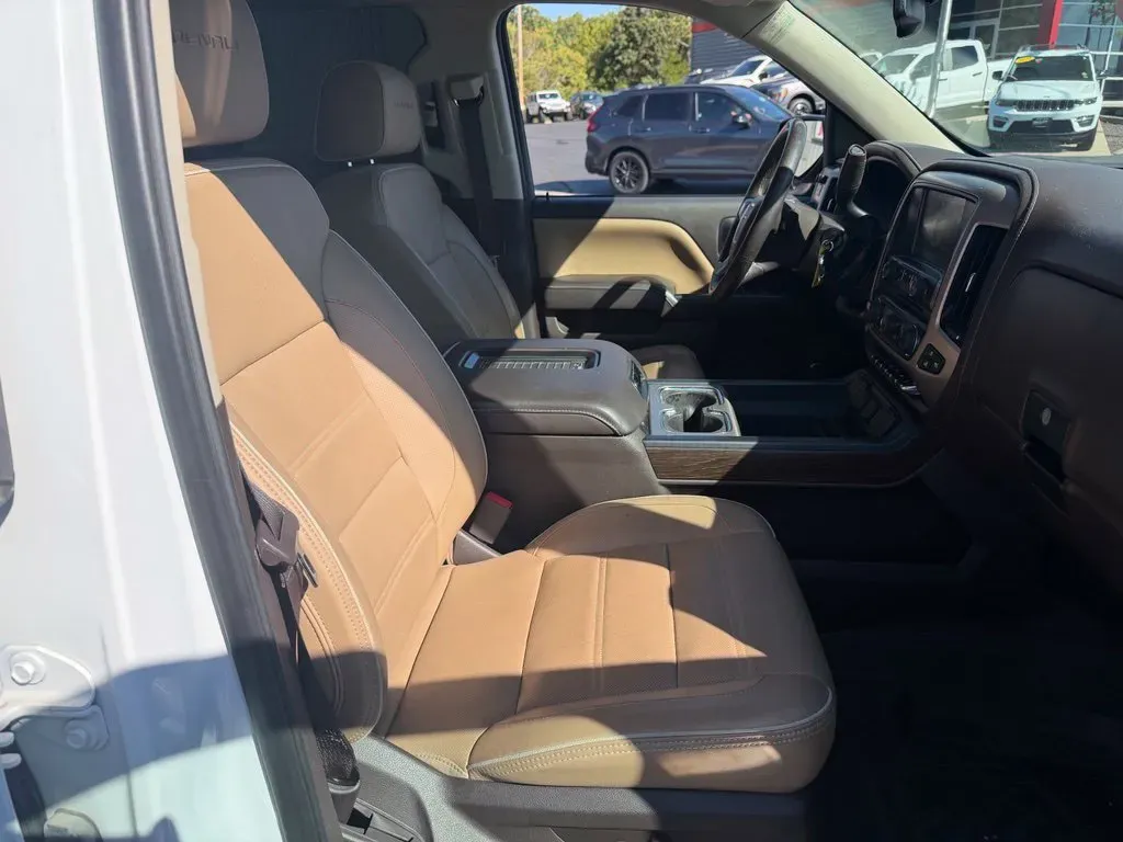 GMC Sierra photo 11