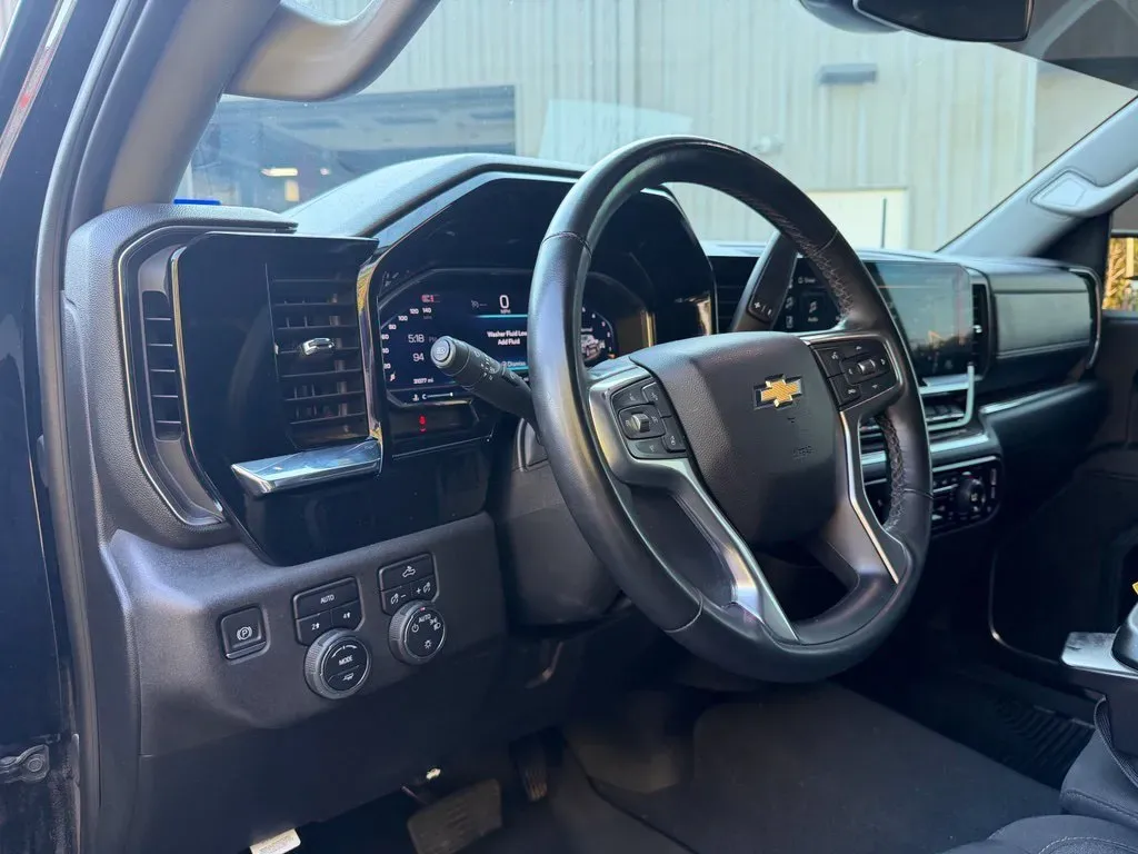 Chevrolet Silverado photo 8