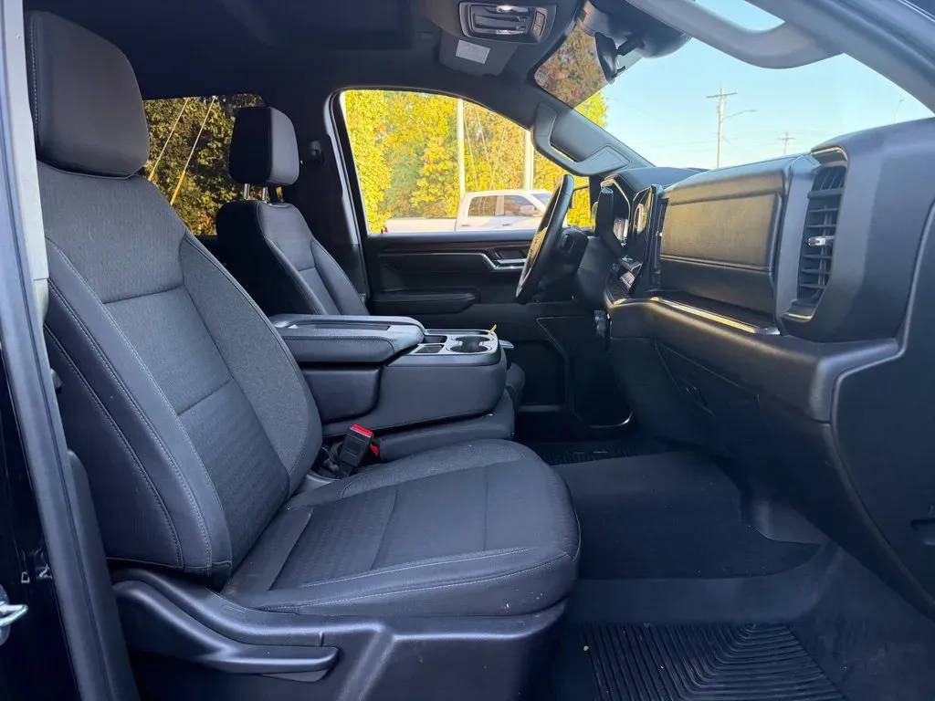 Chevrolet Silverado photo 11
