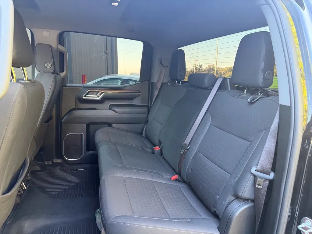 Chevrolet Silverado photo 9