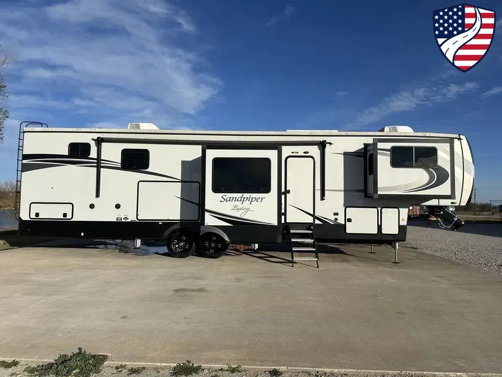 Unknown 2022 Forest River Sandpiper 391FLRB for sale in Valley View, TX
