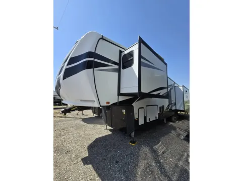 More photos of 2022 Heartland Elkridge 37BAR at Liberty Trail RV - Denton, TX