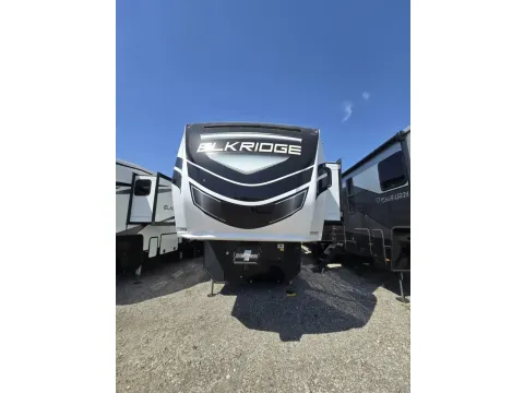 Photos of 2022 Heartland Elkridge 37BAR for sale in Valley View, TX at Liberty Trail RV - Denton