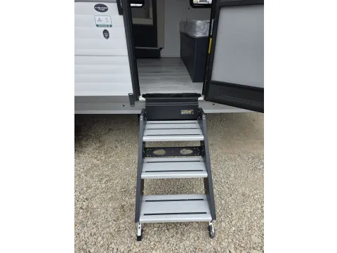 More photos of 2025 Primetime Avenger 17FQS at Liberty Trail RV - Denton, TX