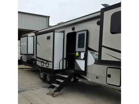 Another view of 2022 Highland Ridge Mesa Ridge 376FBH for sale in Valley View, TX at Liberty Trail RV - Denton