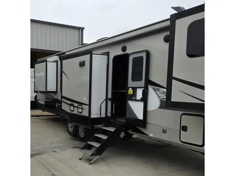 Another view of 2022 Highland Ridge Mesa Ridge 376FBH for sale in Valley View, TX at Liberty Trail RV - Denton