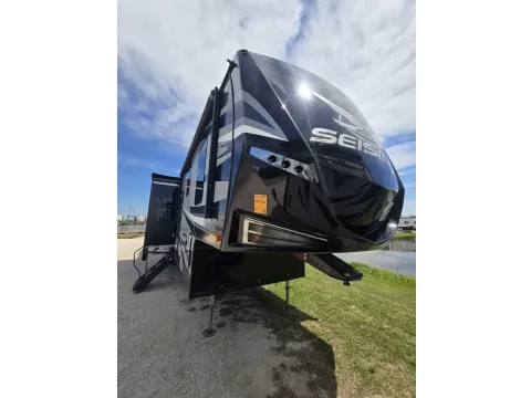 More photos of 2020 Jayco Siesmic 4114 at Liberty Trail RV - Denton, TX