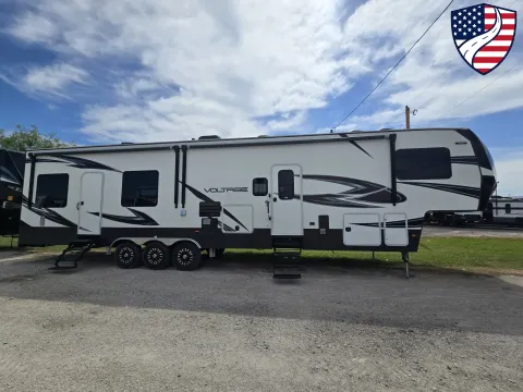 Unknown 2017 Dutchmen Voltage 3815 for sale in Valley View, TX