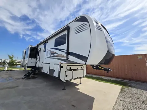 Photos of 2021 Kz Durango Gold 391RKQ for sale in Valley View, TX at Liberty Trail RV - Denton