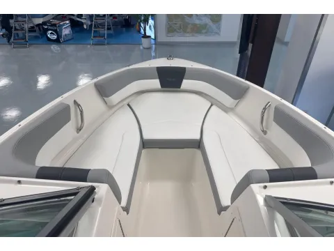 Photos of 2026 Chaparral 19 SSi OB for sale in Charleston, SC at Longshore Boats Charleston