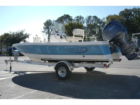 More photos of 2026 Robalo 206 Cayman at Longshore Boats Charleston, SC