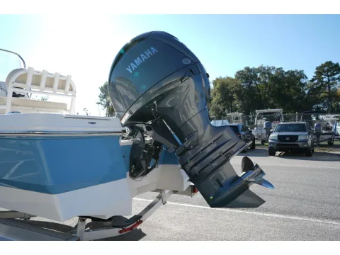 More photos of 2026 Robalo 206 Cayman at Longshore Boats Charleston, SC