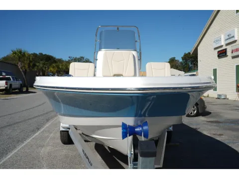 More photos of 2026 Robalo 206 Cayman at Longshore Boats Charleston, SC