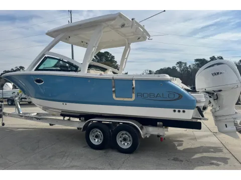 Photos of 2026 Robalo R257 Dual Console for sale in Charleston, SC at Longshore Boats Charleston