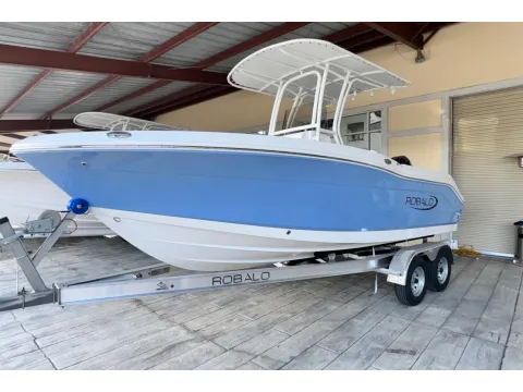 Another view of 2026 Robalo R202 Explorer for sale in Charleston, SC at Longshore Boats Charleston