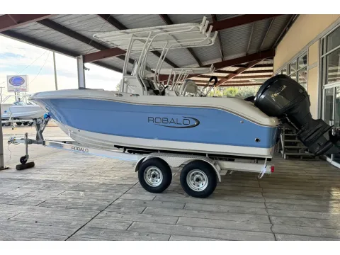 More photos of 2026 Robalo R202 Explorer at Longshore Boats Charleston, SC