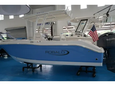 Photos of 2026 Robalo R202 Explorer for sale in Charleston, SC at Longshore Boats Charleston