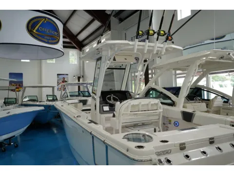Photos of 2026 Robalo R250 Center Console for sale in Charleston, SC at Longshore Boats Charleston