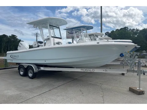 Another view of 2026 Robalo 246 Cayman for sale in Charleston, SC at Longshore Boats Charleston