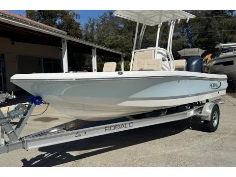 Photos of 2026 Robalo 206 Cayman for sale in Charleston, SC at Longshore Boats Charleston
