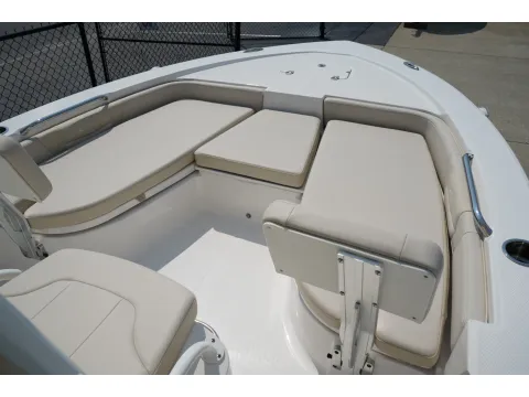 Another view of 2026 Robalo 206 Cayman for sale in Charleston, SC at Longshore Boats Charleston