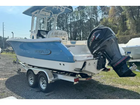 Photos of 2026 Robalo R232 Explorer for sale in Charleston, SC at Longshore Boats Charleston