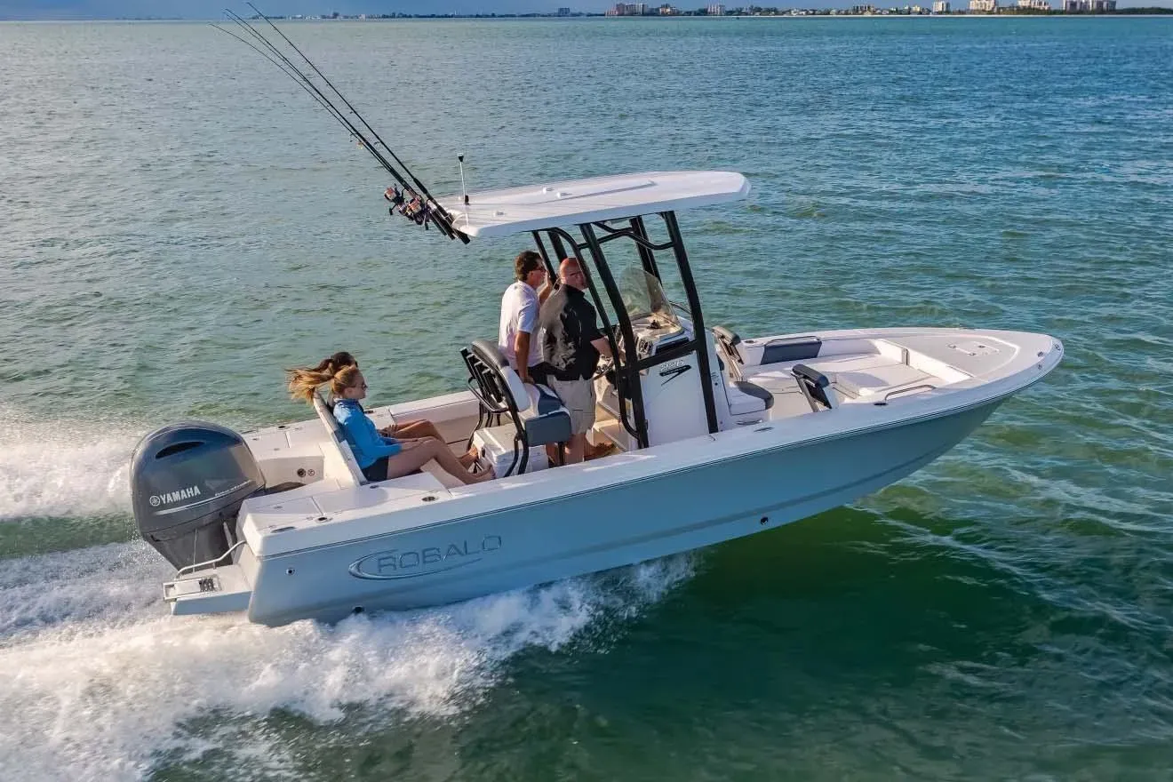 2026 Robalo 226 Cayman