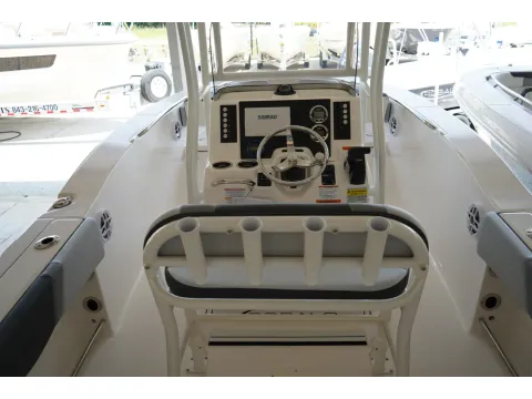 Photos of 2026 Robalo R200 Center Console for sale in Charleston, SC at Longshore Boats Charleston