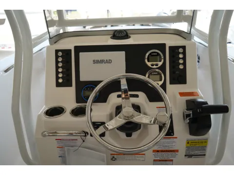 Another view of 2026 Robalo R200 Center Console for sale in Charleston, SC at Longshore Boats Charleston