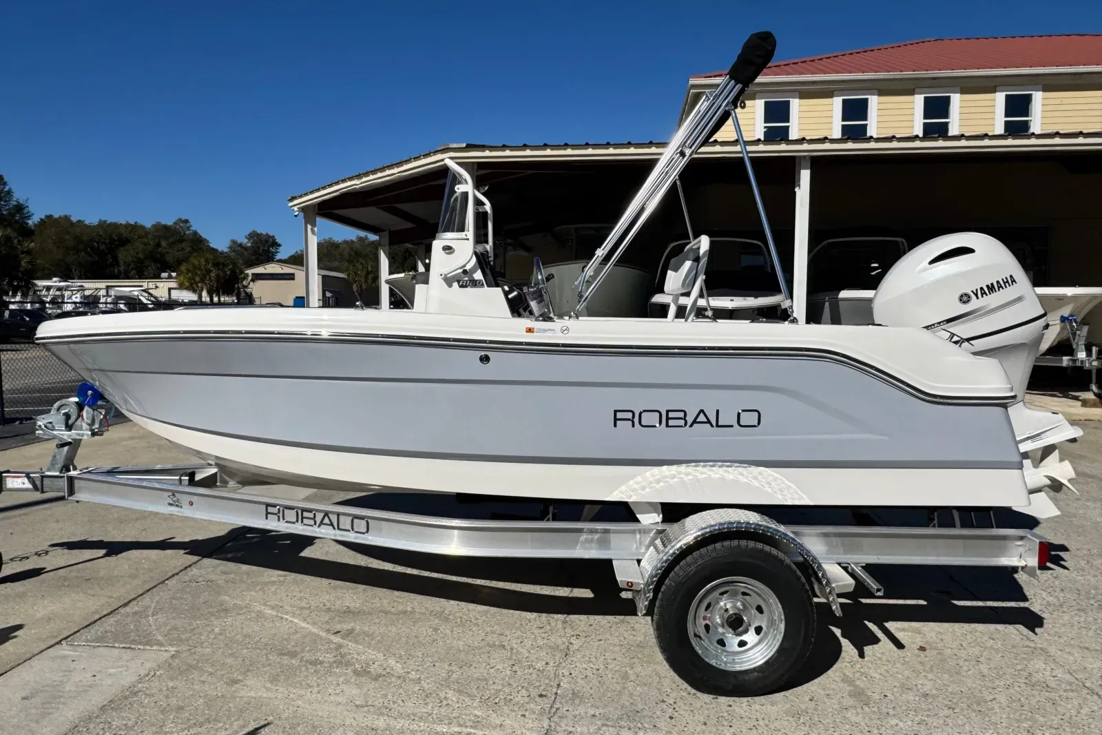 2026 Robalo R160 Center Console