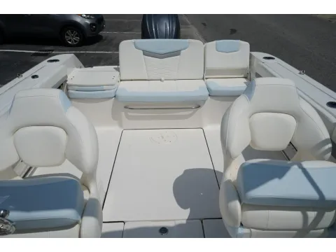 More photos of 2025 Robalo R207 Dual Console at Longshore Boats Charleston, SC