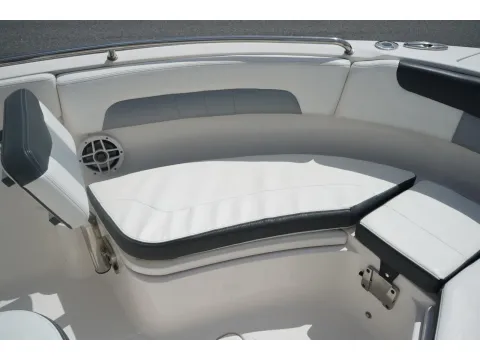 More photos of 2023 Robalo R222 Explorer at Longshore Boats Charleston, SC
