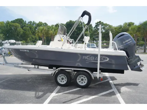 Another view of 2020 Robalo 206 Cayman for sale in Charleston, SC at Longshore Boats Charleston