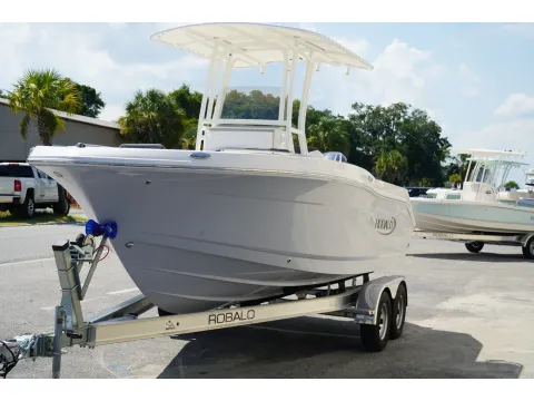 Another view of 2026 Robalo R202 Explorer for sale in Charleston, SC at Longshore Boats Charleston