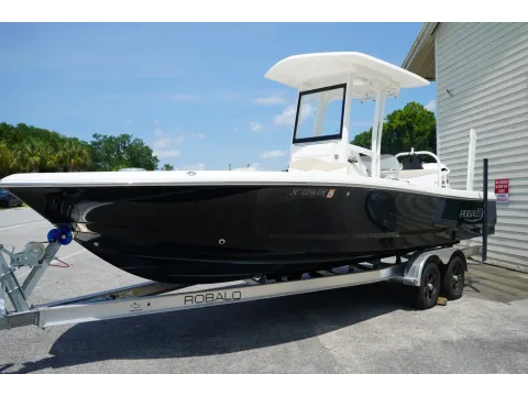 Photos of 2019 Robalo 246 Cayman for sale in Charleston, SC at Longshore Boats Charleston