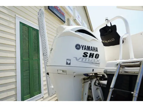 More photos of 2019 Robalo 246 Cayman at Longshore Boats Charleston, SC