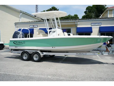 Another view of 2027 Robalo 226 Cayman for sale in Charleston, SC at Longshore Boats Charleston