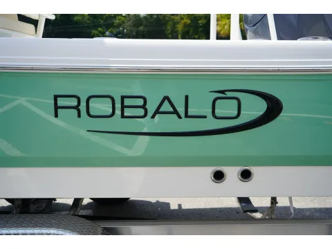 More photos of 2027 Robalo 226 Cayman at Longshore Boats Charleston, SC