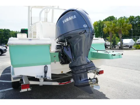 More photos of 2027 Robalo 226 Cayman at Longshore Boats Charleston, SC
