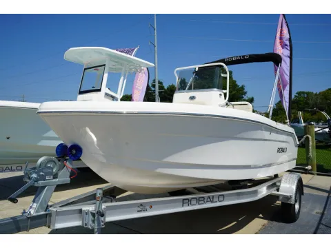 Photos of 2026 Robalo R160 Center Console for sale in Charleston, SC at Longshore Boats Charleston