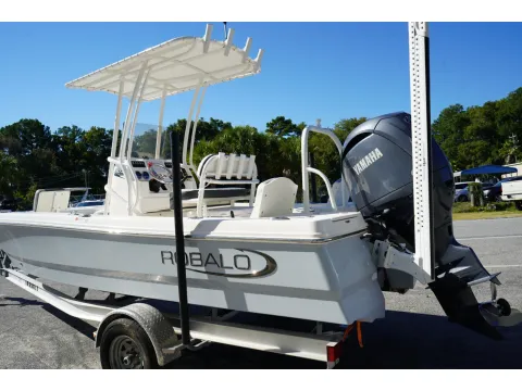 Photos of 2024 Robalo 206 Cayman for sale in Charleston, SC at Longshore Boats Charleston