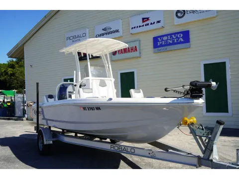 More photos of 2024 Robalo 206 Cayman at Longshore Boats Charleston, SC