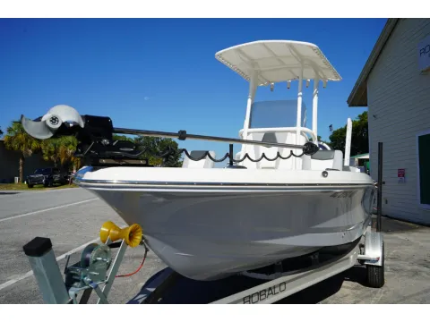 More photos of 2024 Robalo 206 Cayman at Longshore Boats Charleston, SC
