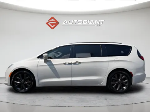 More photos of 2019 Chrysler Pacifica Limited at AutoGiant USA Indianapolis, IN