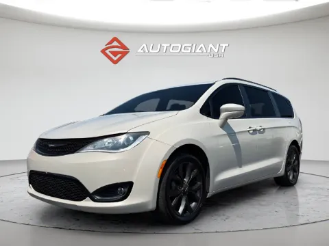 Another view of 2019 Chrysler Pacifica Limited for sale in Indianapolis, IN at AutoGiant USA Indianapolis