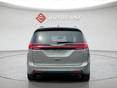More photos of 2022 Chrysler Pacifica Touring L at AutoGiant USA Indianapolis, IN