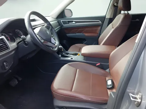 More photos of 2021 Volkswagen Atlas 3.6L V6 SE w/Technology at AutoGiant USA Indianapolis, IN