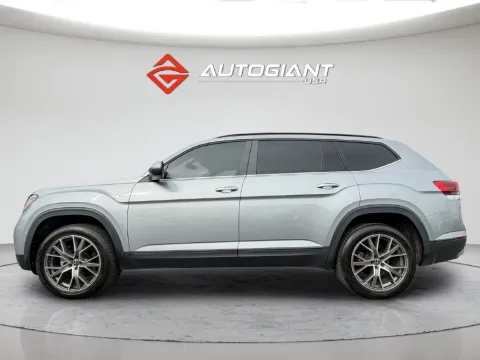 Photos of 2021 Volkswagen Atlas 3.6L V6 SE w/Technology for sale in Indianapolis, IN at AutoGiant USA Indianapolis